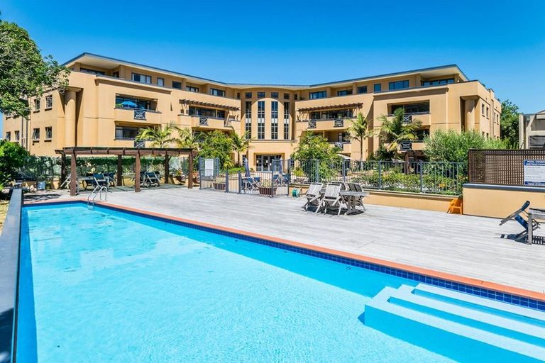 Photo of property in 51 Rangitoto Terrace, Milford, Auckland, 0620