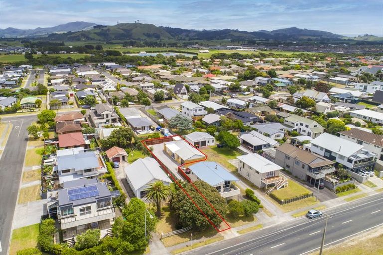 Photo of property in 828b Papamoa Beach Road, Papamoa Beach, Papamoa, 3118