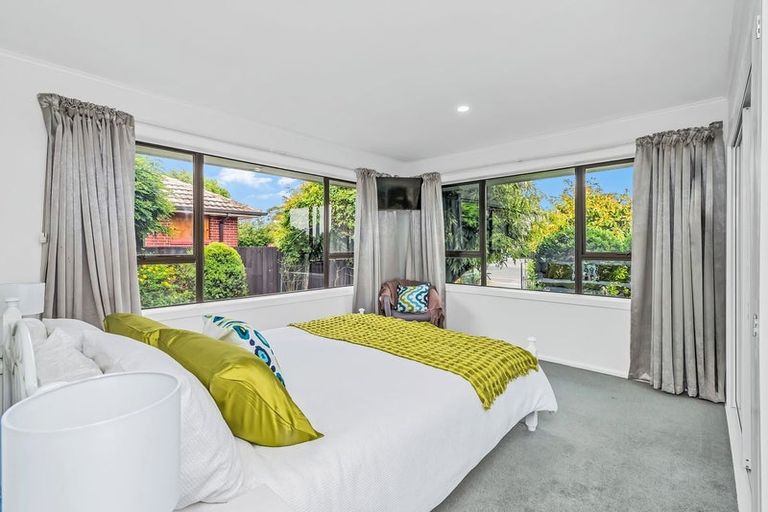 Photo of property in 413 Yaldhurst Road, Russley, Christchurch, 8042