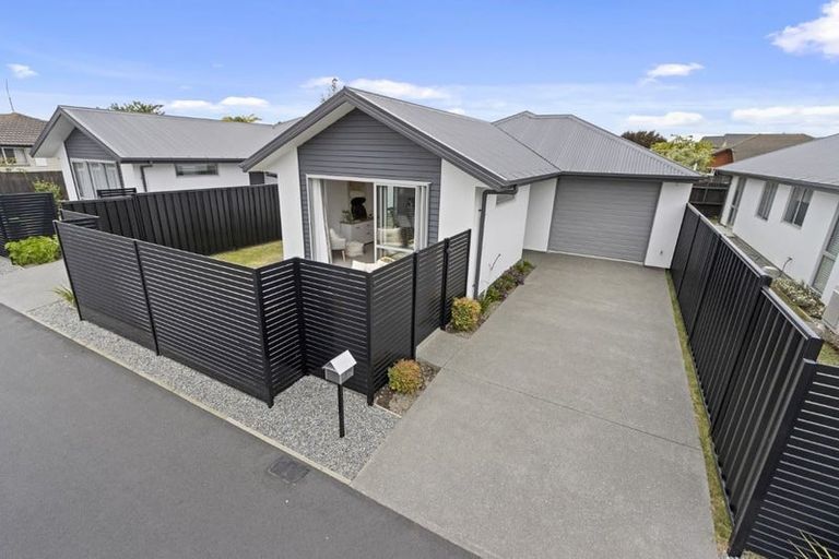 Photo of property in 7b/2 Arosa Place, Parklands, Christchurch, 8083