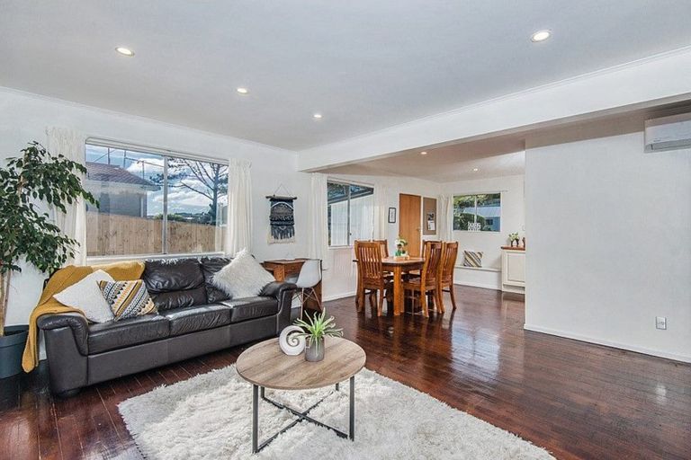 Photo of property in 53 Glanmire Road, Newlands, Wellington, 6037