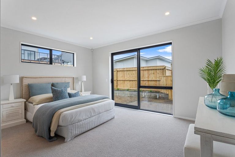 Photo of property in 11 Taikura Avenue, Red Beach, 0932