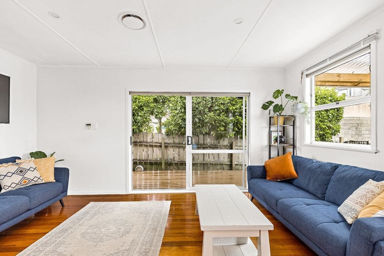 Photo of property in 33 Meilland Place, Glen Eden, Auckland, 0602
