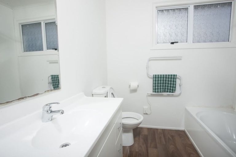 Photo of property in 1/6 Lingfield Street, Glenfield, Auckland, 0629