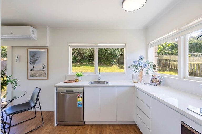 Photo of property in 2/5 Finn Place, Totara Vale, Auckland, 0629