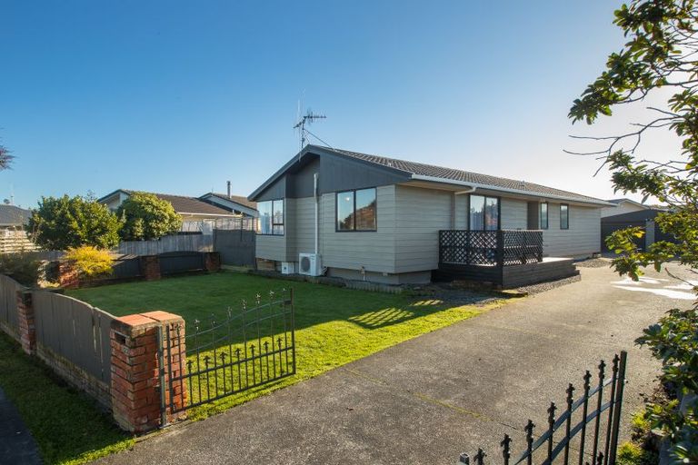 Photo of property in 23 Peppertree Glade, Kelvin Grove, Palmerston North, 4414