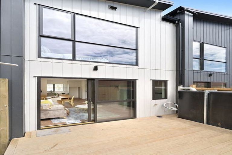 Photo of property in 4/442 Old Te Atatu Road, Te Atatu Peninsula, Auckland, 0610