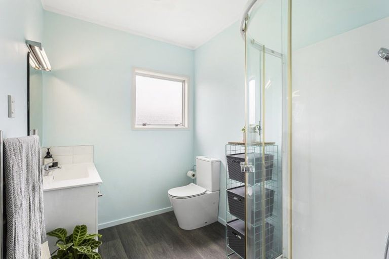 Photo of property in 2/2a Eskdale Road, Birkdale, Auckland, 0626