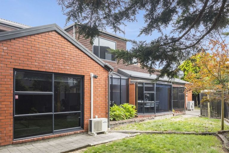 Photo of property in 29 Huntingdon Place, Avonhead, Christchurch, 8042