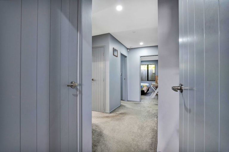 Photo of property in 2 Frederick Place, Whalers Gate, New Plymouth, 4310