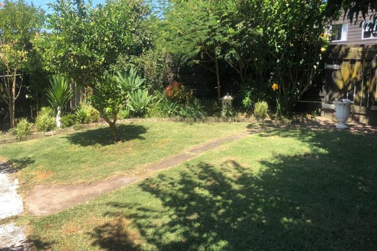 Photo of property in 1/133 Hutchinson Avenue, New Lynn, Auckland, 0600