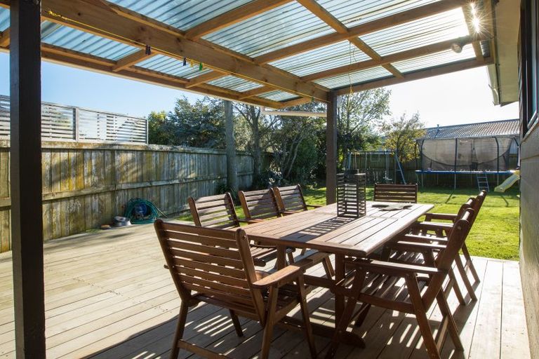 Photo of property in 23 Peppertree Glade, Kelvin Grove, Palmerston North, 4414