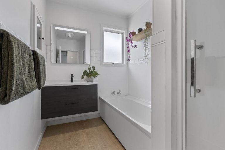 Photo of property in 14 Rosendale Avenue, Spotswood, New Plymouth, 4310