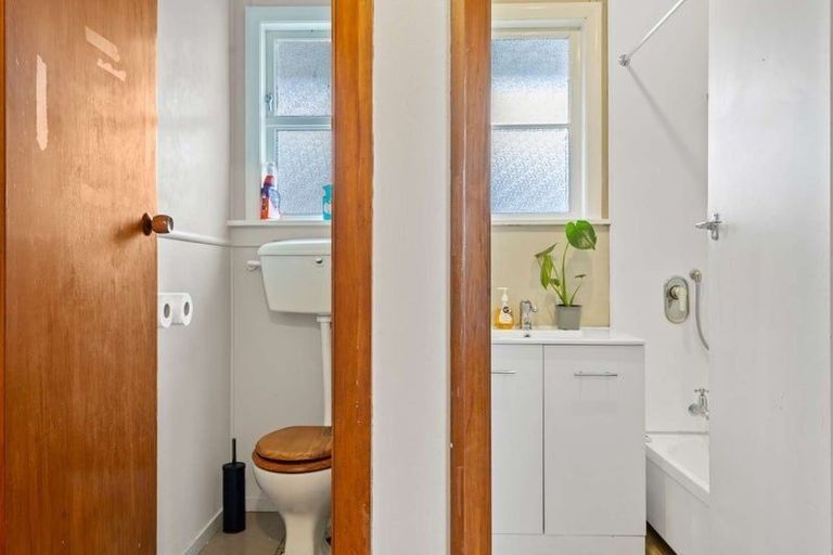 Photo of property in 29 Endeavour Street, Marfell, New Plymouth, 4310