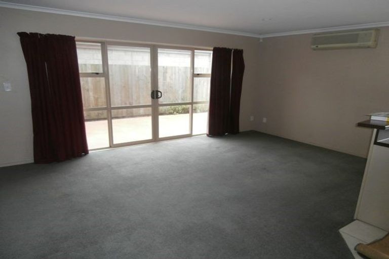 Photo of property in 42d Picton Avenue, Riccarton, Christchurch, 8011