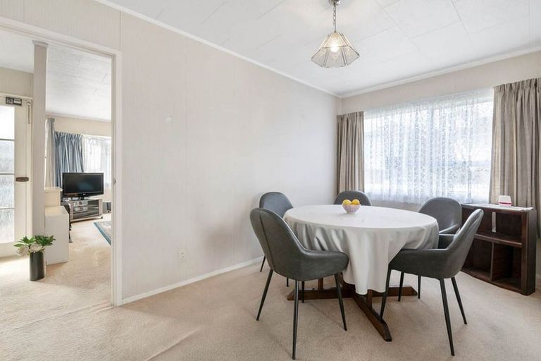 Photo of property in 24 Santiago Crescent, Unsworth Heights, Auckland, 0632