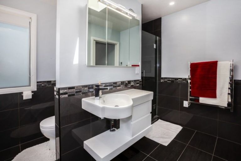 Photo of property in 2 Madeira Close, Whitby, Porirua, 5024