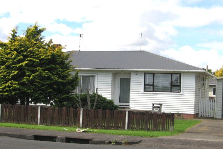 Photo of property in 677 Te Atatu Road, Te Atatu Peninsula, Auckland, 0610