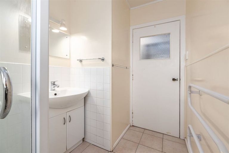 Photo of property in 40 Edwards Avenue, Henderson, Auckland, 0610