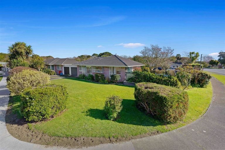 Photo of property in 2 Leybourne Avenue, Waikanae, 5036