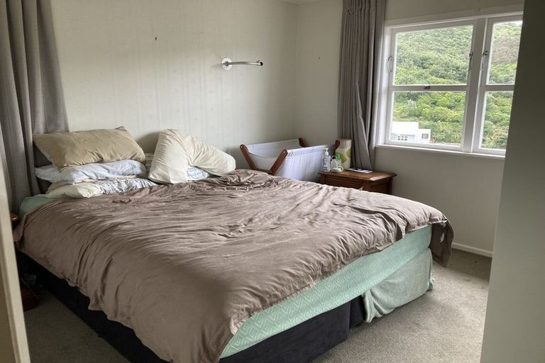 Photo of property in 31 Cave Road, Houghton Bay, Wellington, 6023