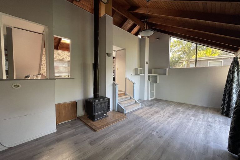 Photo of property in 313 Don Buck Road, Massey, Auckland, 0614