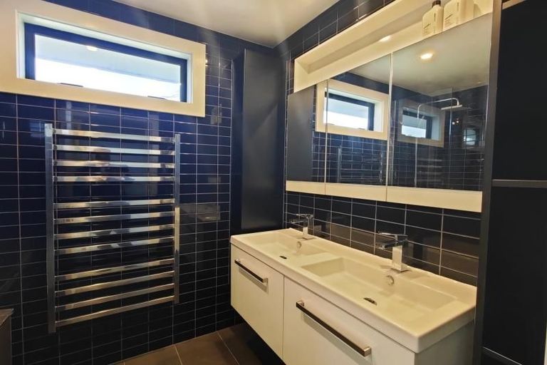 Photo of property in 33b Gill Avenue, Te Atatu Peninsula, Auckland, 0610