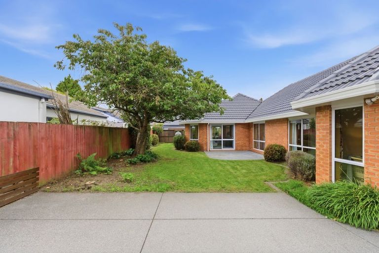 Photo of property in 7 Broadfell Avenue, Avonhead, Christchurch, 8042