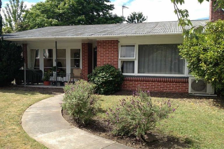 Photo of property in 2/62a Glandovey Road, Fendalton, Christchurch, 8052