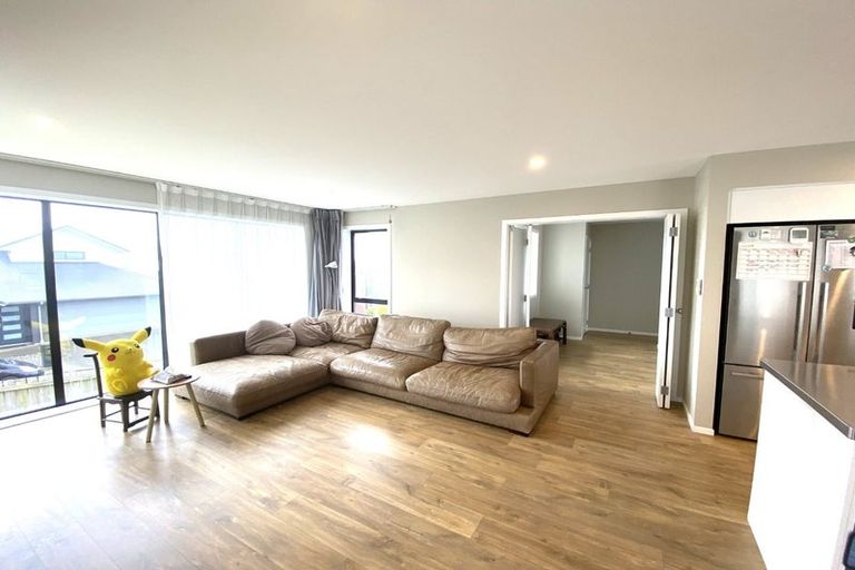 Photo of property in 8 Waitai Lane, Newlands, Wellington, 6037