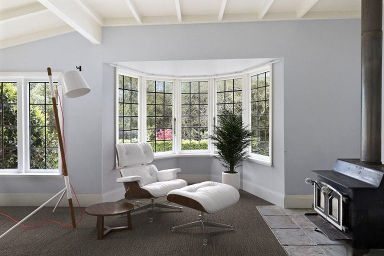 Photo of property in 10 Hillview Crescent, Paparangi, Wellington, 6037