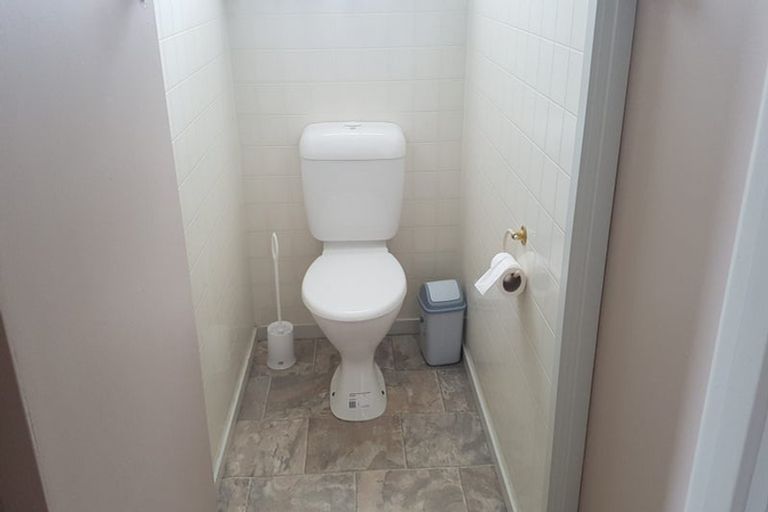 Photo of property in 38 Deverell Place, Northcross, Auckland, 0632