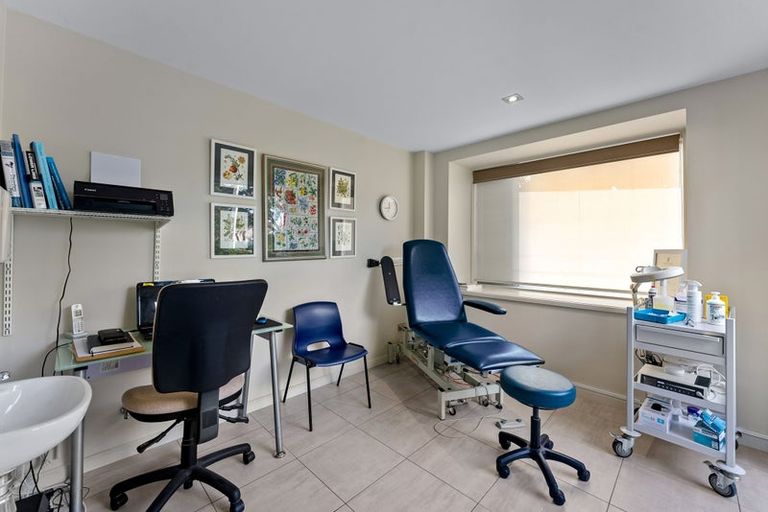 Photo of property in Montrose Villas, 441c Beach Road, Mairangi Bay, Auckland, 0630