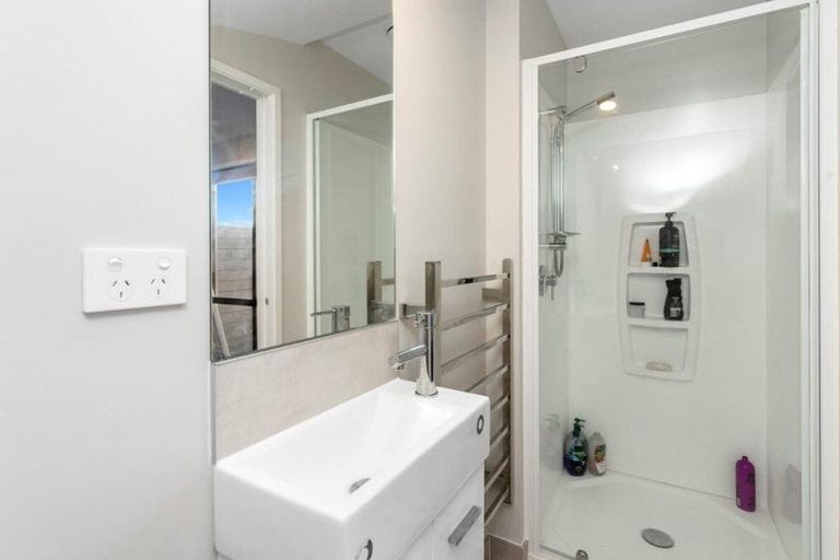 Photo of property in 8 Kawapani Lane, Kumeu, 0810