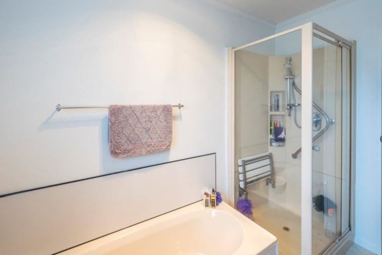 Photo of property in 15 Oriwa Street, Waikanae, 5036