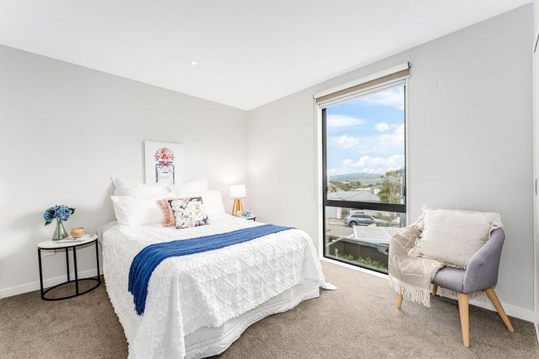 Photo of property in 5/6 Oswald Crescent, Paparangi, Wellington, 6037
