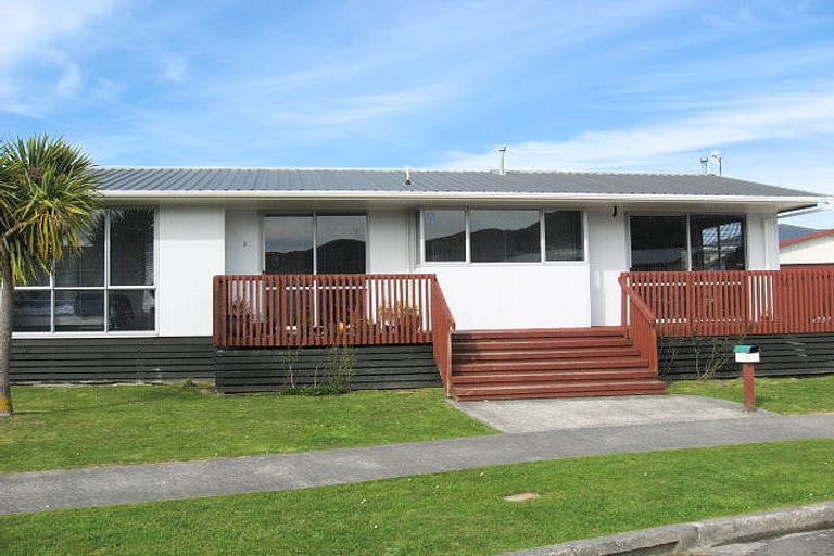 Photo of property in 3 Kilkenny Grove, Wainuiomata, Lower Hutt, 5014