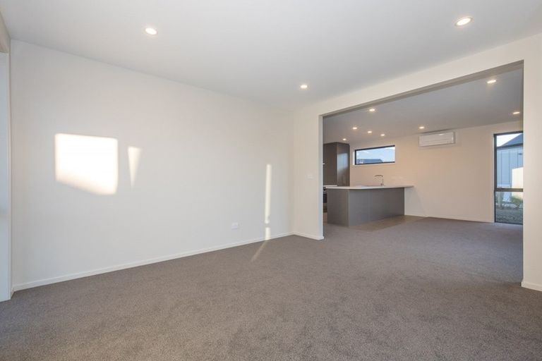 Photo of property in 5 Mount Creighton Crescent, Wanaka, 9305