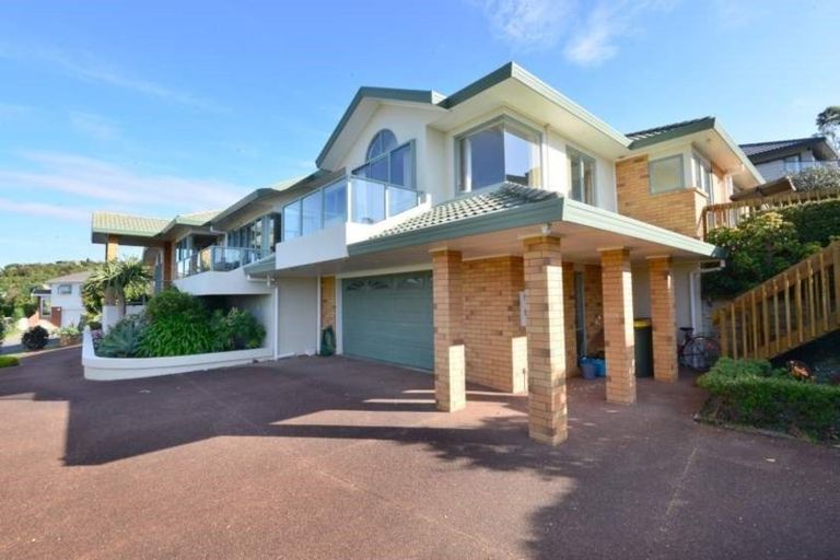Photo of property in 5 Montcalm Close, Orewa, 0931