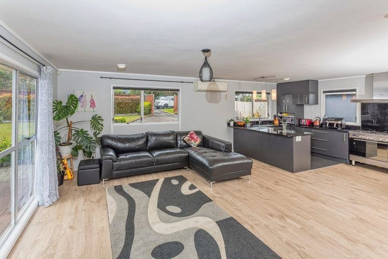 Photo of property in 140 Colwill Road, Massey, Auckland, 0614