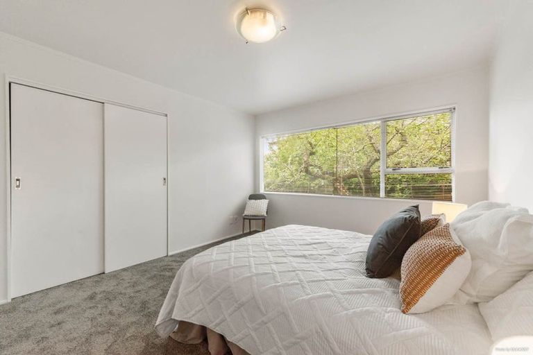 Photo of property in 3/169 Chivalry Road, Glenfield, Auckland, 0629