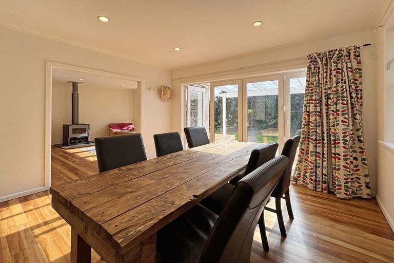Photo of property in 99 Melbourne Road, Island Bay, Wellington, 6023