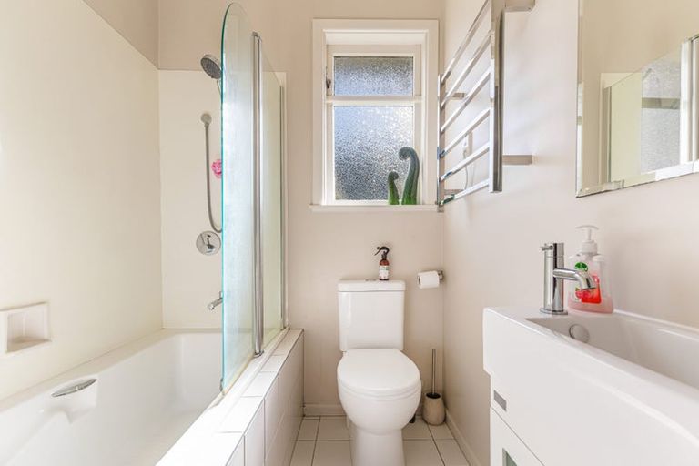 Photo of property in 49a Matipo Road, Te Atatu Peninsula, Auckland, 0610