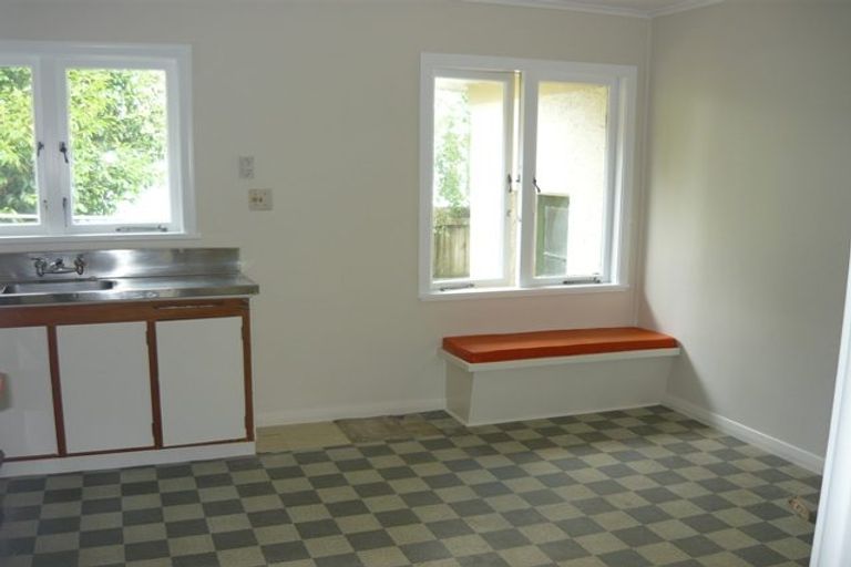 Photo of property in 1/30 Hillcrest Avenue, Hillcrest, Auckland, 0627