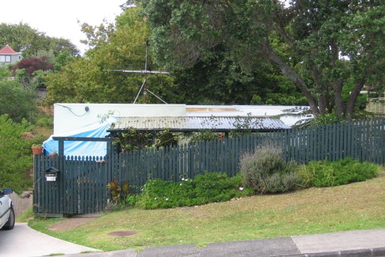 Photo of property in 13 Gazelle Avenue, Beach Haven, Auckland, 0626