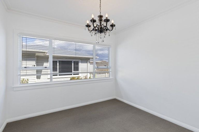 Photo of property in 11 Waimea Street, Westown, New Plymouth, 4310