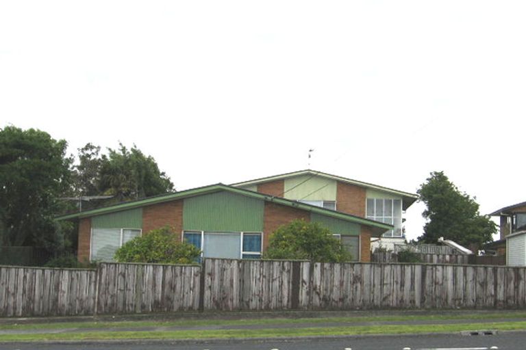 Photo of property in 1/104 East Coast Road, Forrest Hill, Auckland, 0620