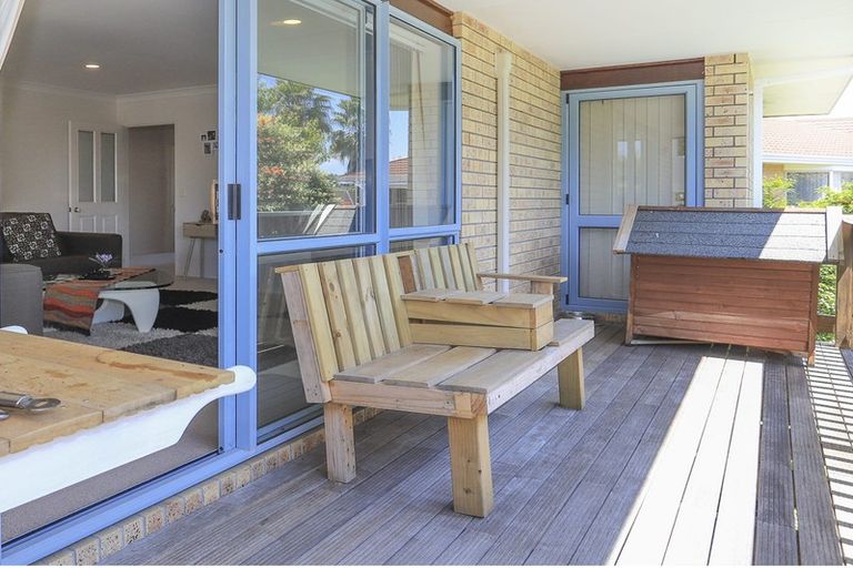 Photo of property in 25 Meadowviews Drive, Welcome Bay, Tauranga, 3112