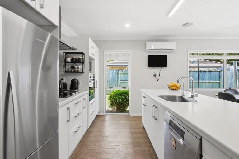 Photo of property in 11 Barometer Way, Pyes Pa, Tauranga, 3112