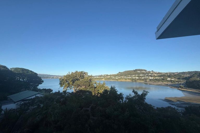 Photo of property in 24 Seaview Road, Paremata, Porirua, 5024